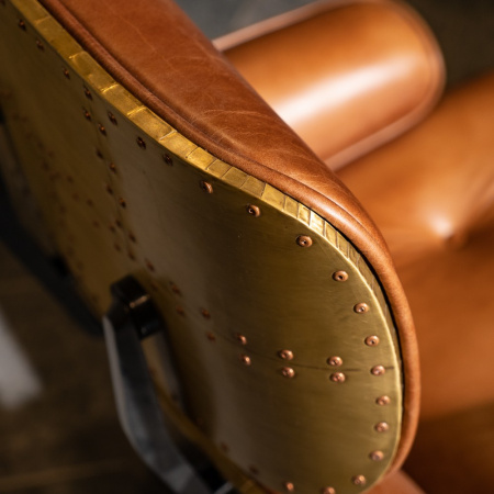 Кожаные в стиле лофт – Кресло с оттоманкой aviator brass patchwork